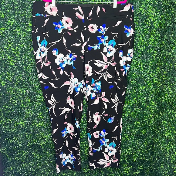 Lane Bryant Allie Floral Ankle Pants Size 24R Black - Picture 2 of 8